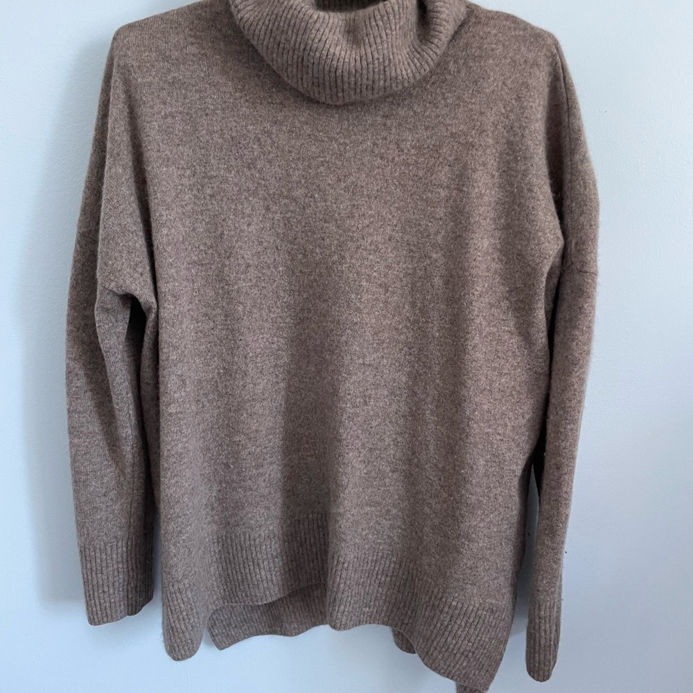 Max Studio Cashmere Sweater in Soft Heather Brown